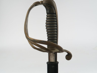 Vente aux enchères Sabre d’officier d’infanterie modèle 1882.  Monture en fer repeint en 