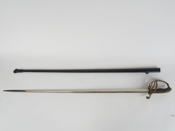 Sabre d’officier d’infanterie modèle 1882.  Monture en fer repeint en 