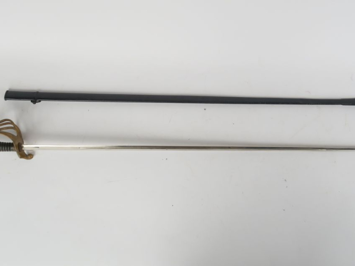 Sabre d’officier d’infanterie modèle 1882.  Monture en fer repeint en 