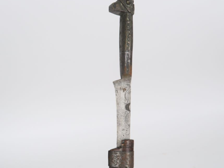 Poignard algérien Flissah.  Poignée en laiton gravé en tête de chien, 