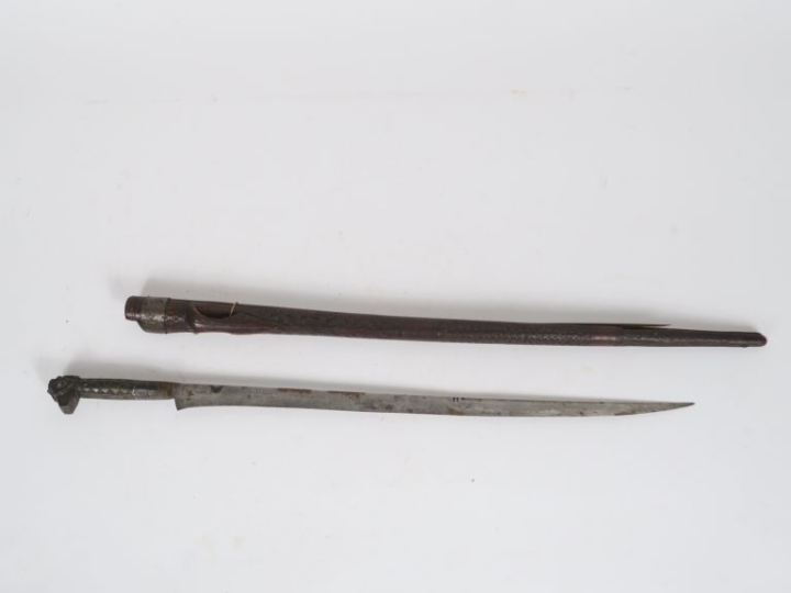 Poignard algérien Flissah.  Poignée en laiton gravé en tête de chien, 