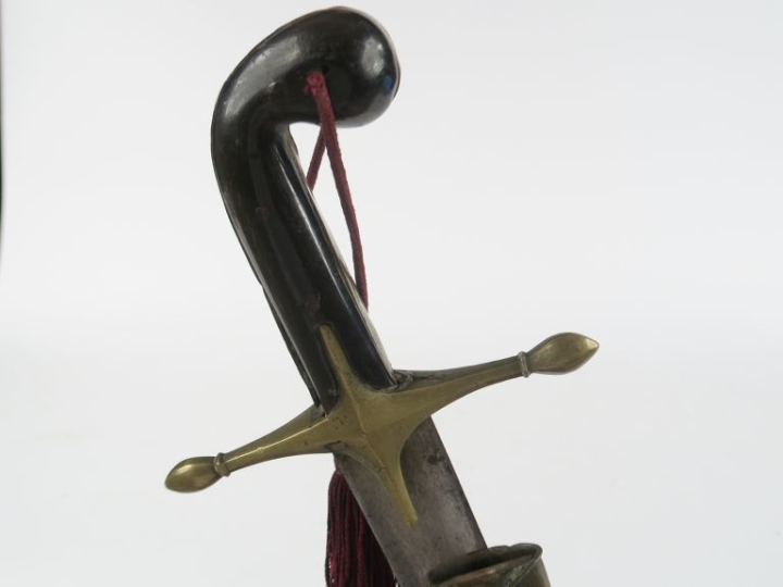 Sabre ottoman « Pala ».  Poignée à plaquettes de corne à trois rivures