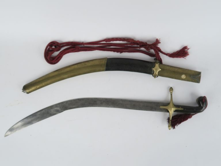 Sabre ottoman « Pala ».  Poignée à plaquettes de corne à trois rivures