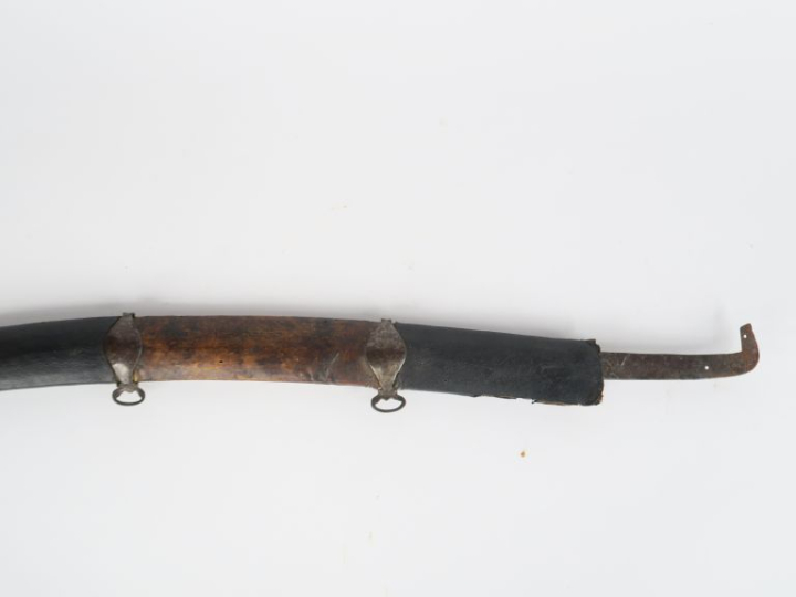 Lame de sabre « Shamshir ».  Courbe en damas (taches et oxydations). A