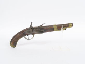 Vente aux enchères Pistolet d’arçon à silex modèle 1763-66.  Canon rond à méplats au tonn