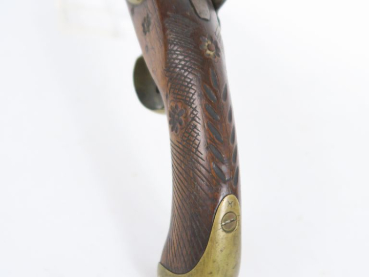 Pistolet d’arçon à silex modèle 1763-66.  Canon rond à méplats au tonn