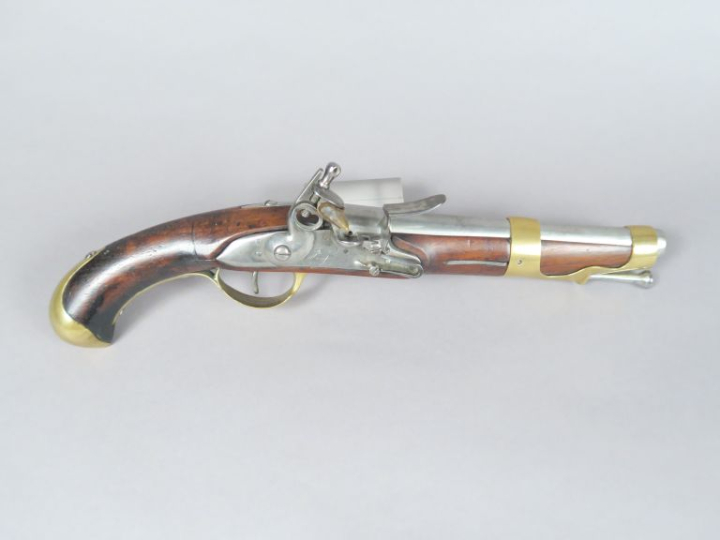 Pistolet d’arçon à silex modèle 1763-66 dit 1775.  Canon rond à méplat