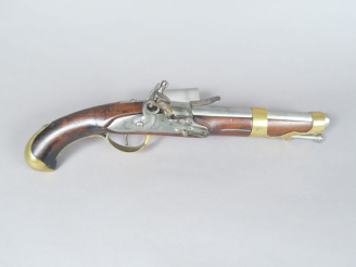 Vente aux enchères Pistolet d’arçon à silex modèle 1763-66 dit 1775.  Canon rond à méplat