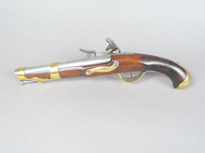 Pistolet d’arçon à silex modèle 1763-66 dit 1775.  Canon rond à méplat
