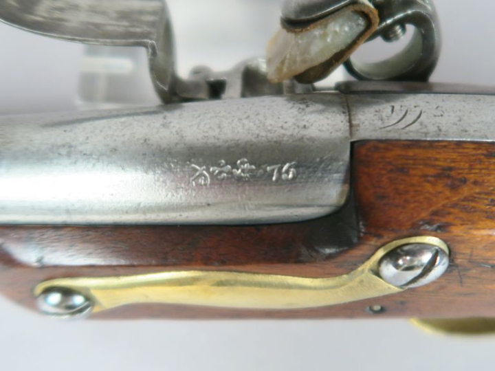 Pistolet d’arçon à silex modèle 1763-66 dit 1775.  Canon rond à méplat