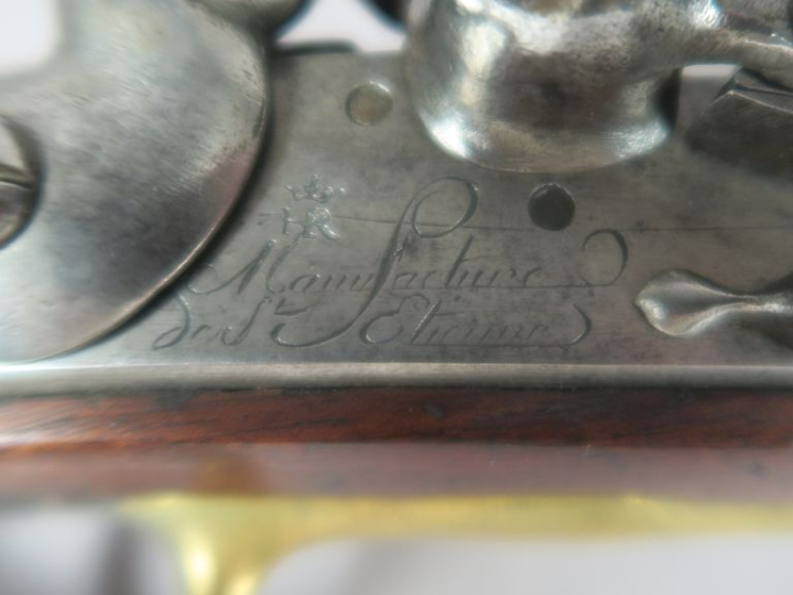 Pistolet d’arçon à silex modèle 1763-66 dit 1775.  Canon rond à méplat