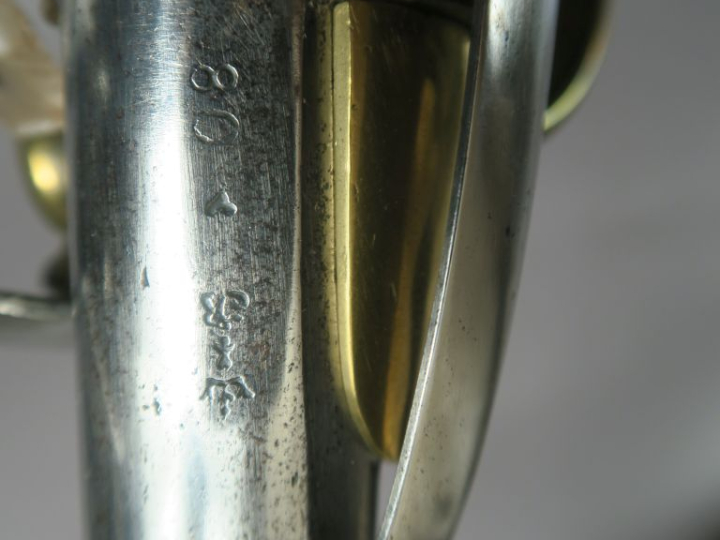 Pistolet d’arçon à silex 1777, 1er type.  Canon rond, à méplats, daté 