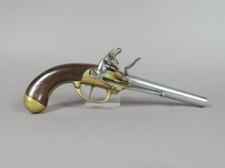 Vente aux enchères Pistolet d’arçon à silex 1777, 2e type.  Canon rond, à méplats, daté «