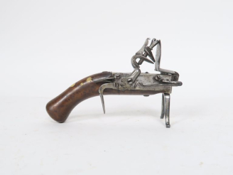 Vente aux enchères Beau pistolet briquet à silex.  Mécanique visible côté droit avec chie