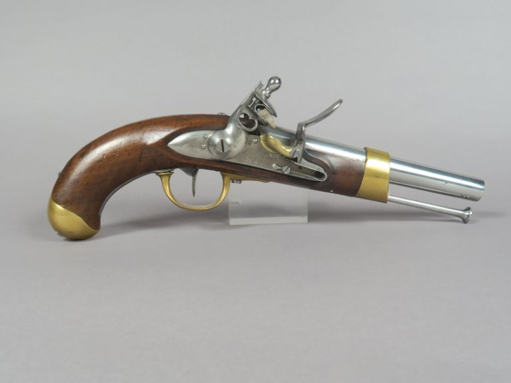 Pistolet d’arçon à silex modèle An XIII.  Canon rond à pans au tonnerr