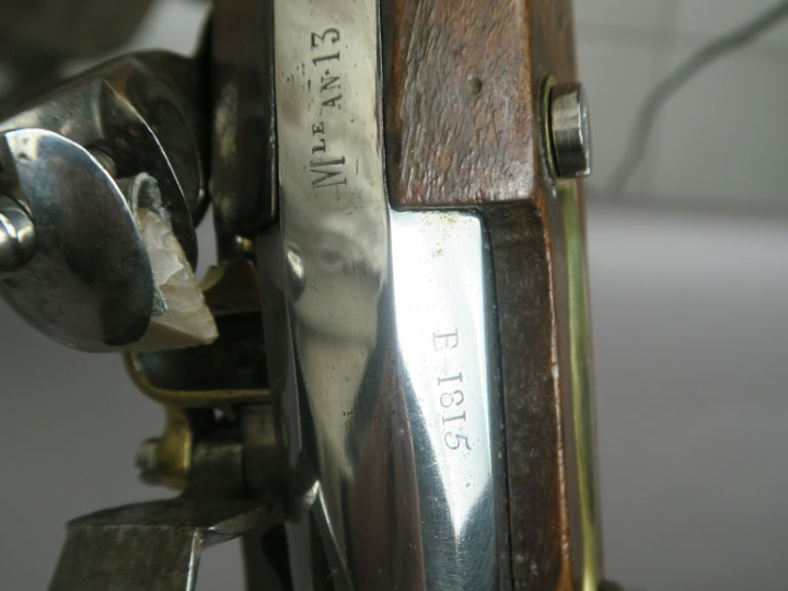 Pistolet d’arçon à silex modèle An XIII.  Canon rond à pans au tonnerr