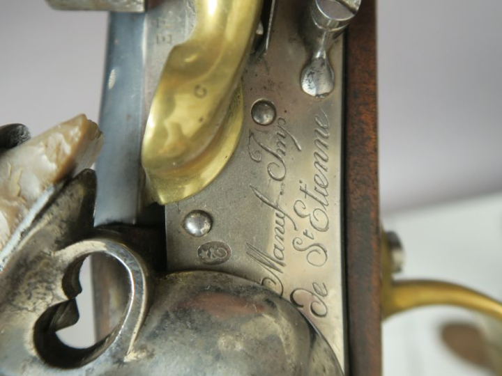 Pistolet d’arçon à silex modèle An XIII.  Canon rond à pans au tonnerr