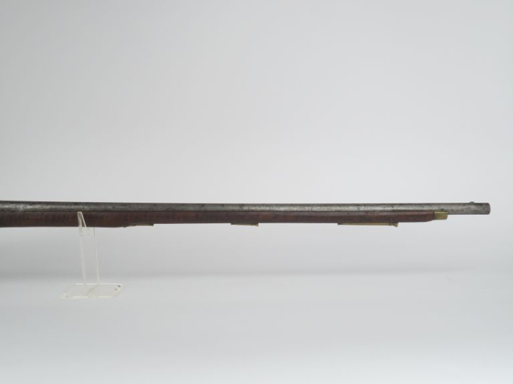 Fusil d’infanterie à silex, britannique.  Canon rond. Platine signée «