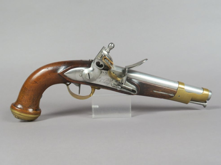 Pistolet à silex de gardes du corps du Roi 2e modèle 1816.  Canon rond