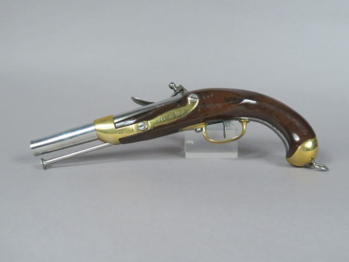 Pistolet à silex de cavalerie modèle 1816.  Canon rond, à pans au tonn