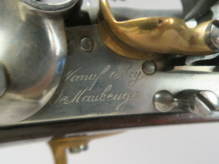 Pistolet à silex d’officier modèle 1816.  Canon rond, à pans au tonner