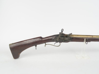 Vente aux enchères Escopette à silex espagnol. Canon en bronze. Platine à la miquelet. Ga