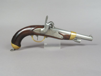 Vente aux enchères Pistolet d’arçon à percussion modèle 1822 T Bis.  Canon rond à pans au