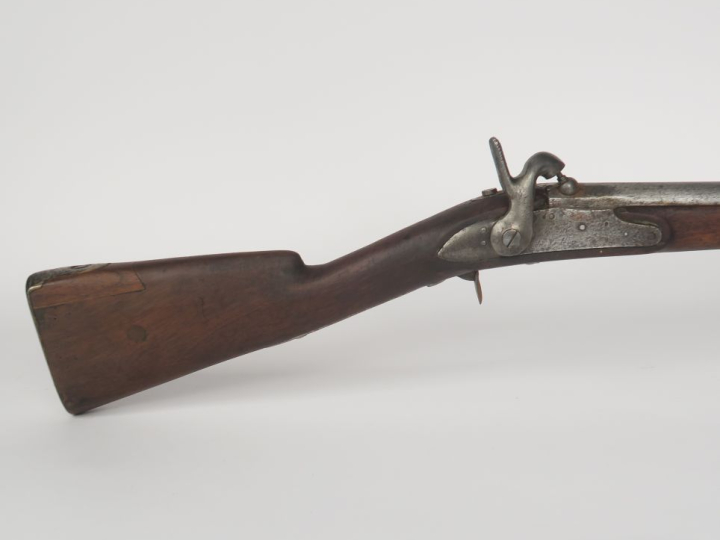 Mousqueton à percussion type gendarmerie 1825 T.  Garnitures en laiton