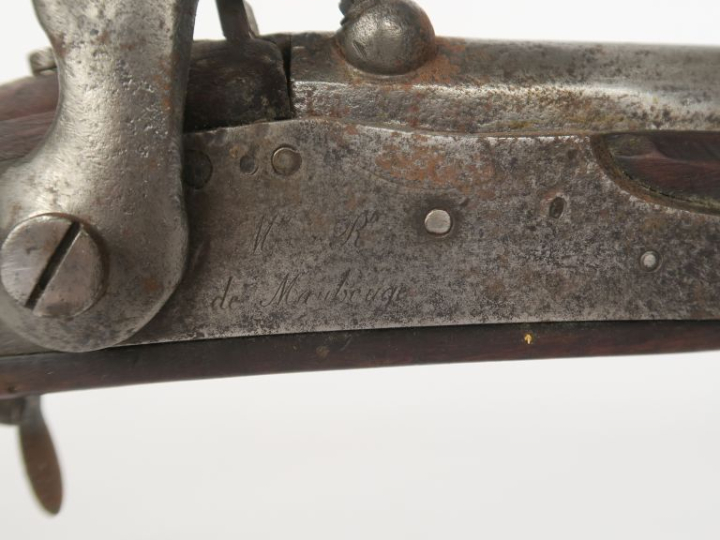 Mousqueton à percussion type gendarmerie 1825 T.  Garnitures en laiton