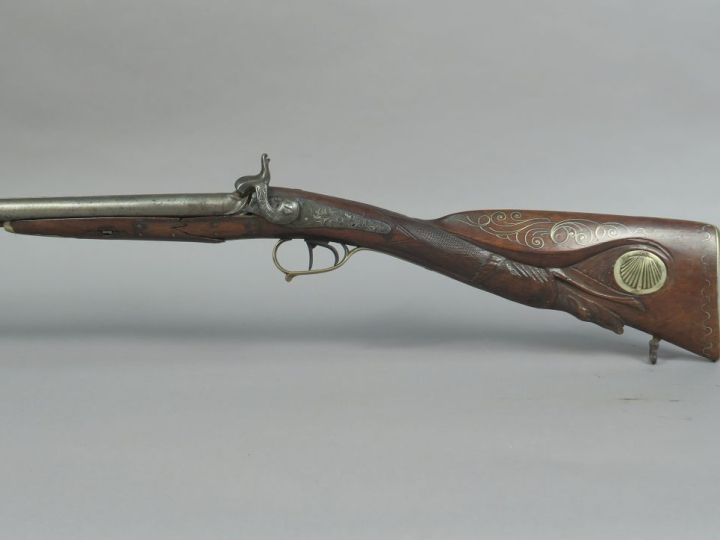 Fusil à percussion, deux coups.  Canons en table. Garnitures en métal 