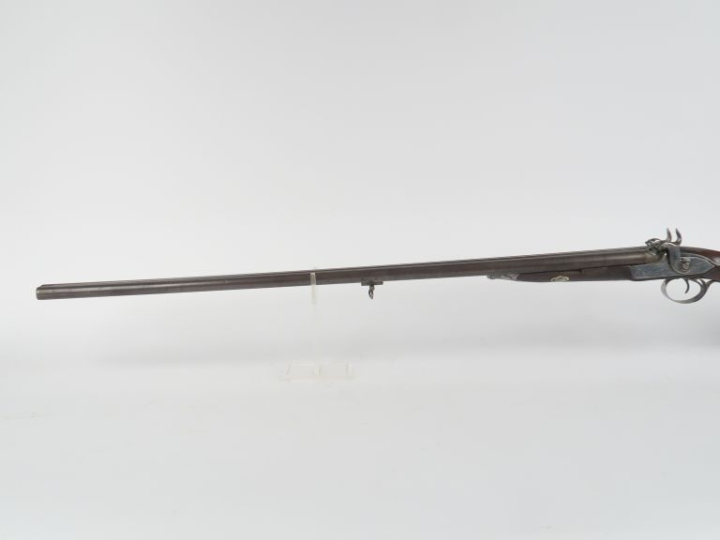 Fusil à percussion deux coups.  Canons en table ruban damas. Platines 