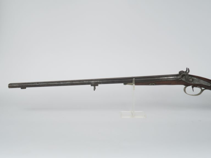 Fusil de chasse à percussion, deux coups.  Platines arrières et chiens