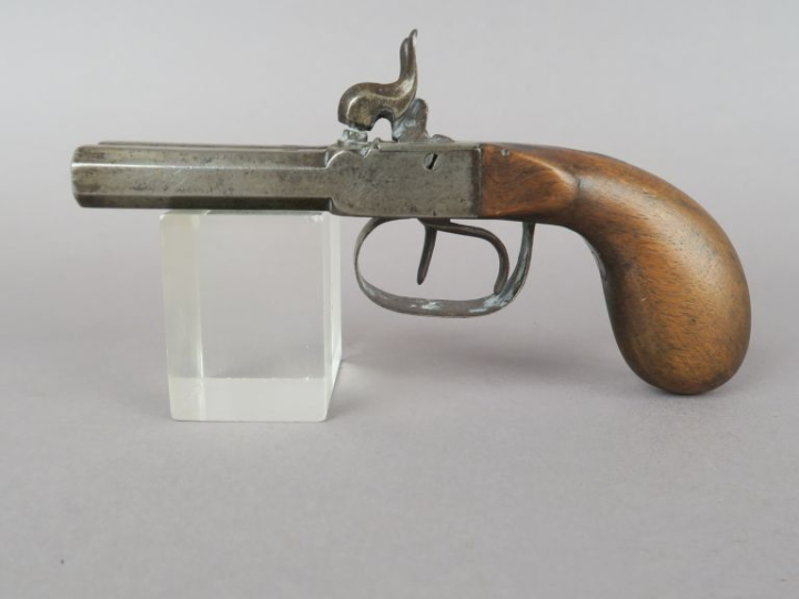 Pistolet double à percussion.  Canons à pans. Détentes sous pontet. Cr