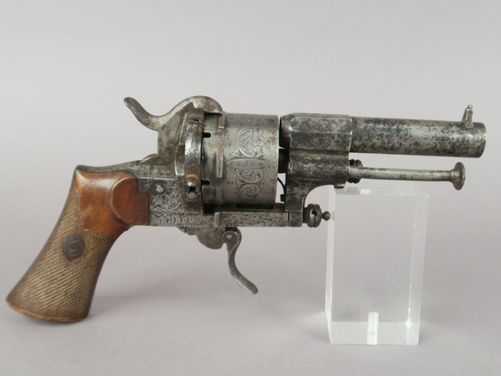 Revolver à broche Lefaucheux, six coups, calibre 12 mm.  Canon rond à 