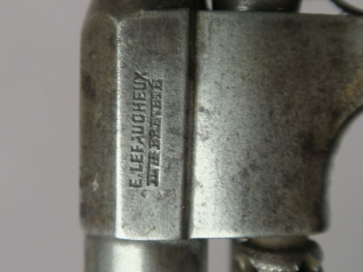 Revolver à broche Lefaucheux, six coups, calibre 12 mm.  Canon rond à 