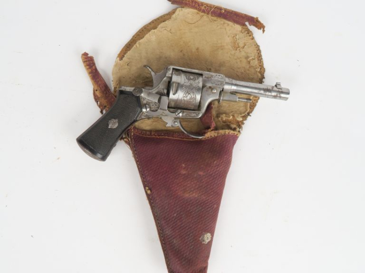 Revolver Baby Perrin, six coups, calibre 9 mm.  Carcasse gravée de rin