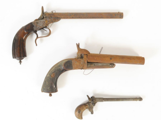 Vente aux enchères Ensemble de trois pistolets  - Pistolet à broche, double à broche, dan
