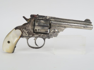 Vente aux enchères Revolver type Smith   Wesson, cinq coups, calibre 38, double action.  
