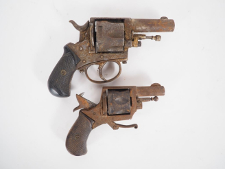 Vente aux enchères Revolver Bulldog, six coups, calibre 380.  Finition gravée.  A.B.E. (F