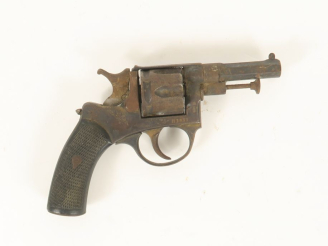 Vente aux enchères Petit revolver type Chamelot Delvigne, six coups, calibre 320, double 