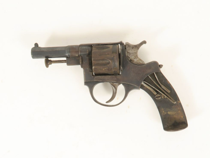 Petit revolver type Chamelot Delvigne, six coups, calibre 320, double 