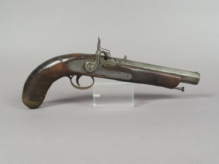 Paire de pistolets à percussion.  Canon à pans. Platines et chiens à c