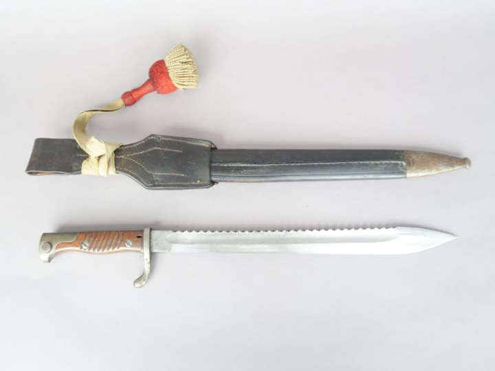 ALLEMAGNE  Baïonnette modèle 1898-05 du génie.  Poignée à plaquettes d