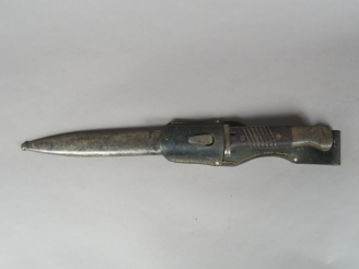 Vente aux enchères ALLEMAGNE  Baïonnette 1884-98.  Poignée à plaquettes de matière synthé