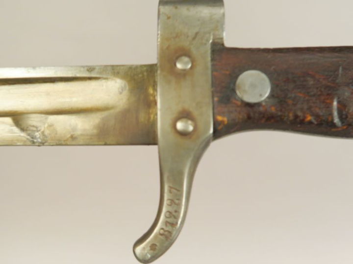 FRANCE  Baïonnette modèle 1892.  Poignée à gros rivets et plaquettes d