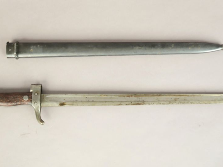 FRANCE  Baïonnette modèle 1892.  Poignée à gros rivets et plaquettes d