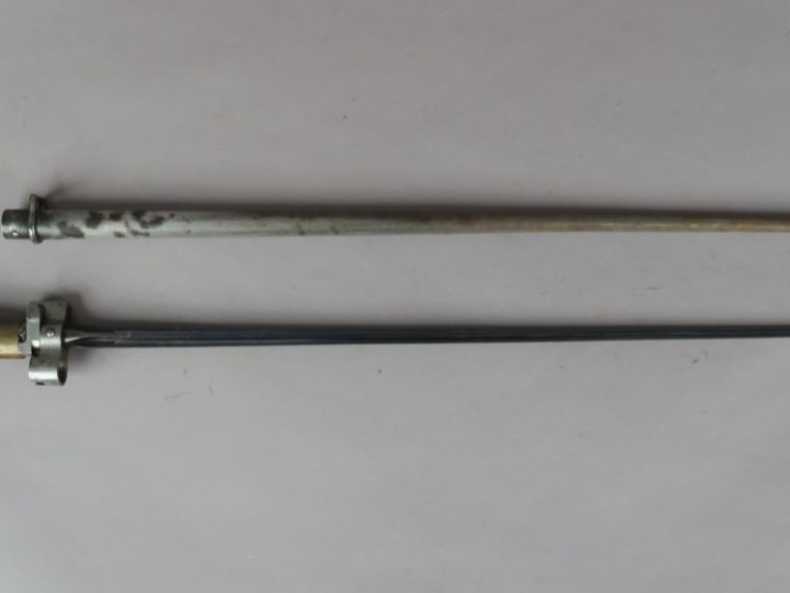 FRANCE  Baïonnette Lebel modèle 1886-15.  Poignée en laiton. Lame cruc