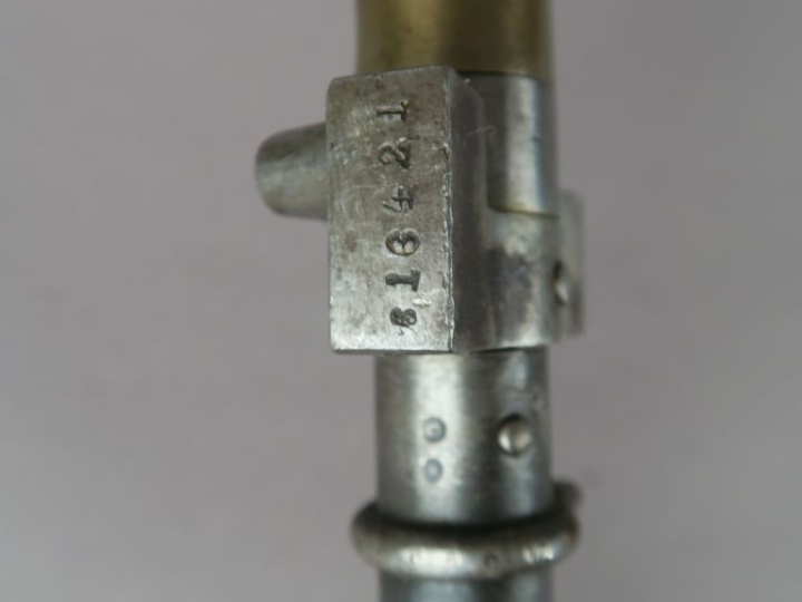 FRANCE  Baïonnette Lebel modèle 1886-15.  Poignée en laiton. Lame cruc