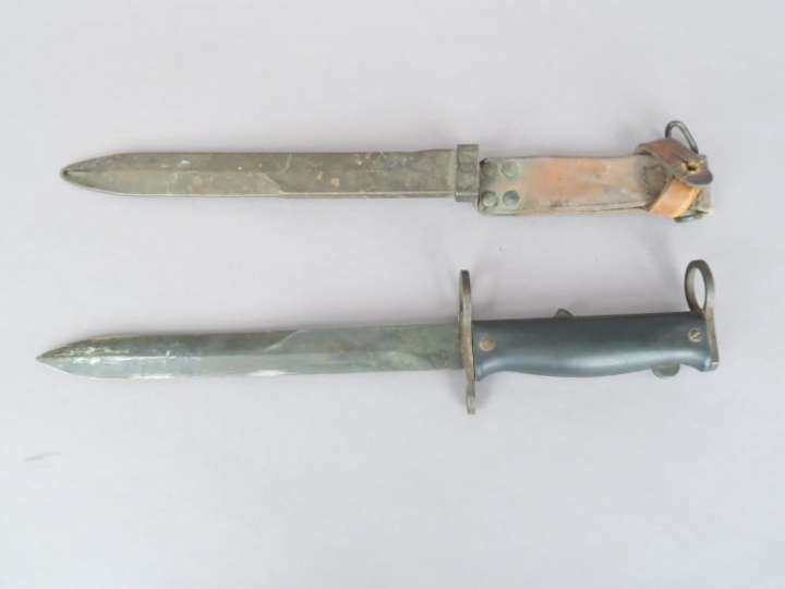 FRANCE  Baïonnette FAMAS.  A.B.E. (Taches et usures).