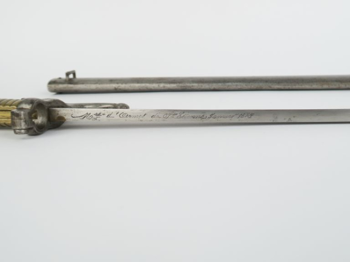 FRANCE  Baïonnette Chassepot modèle 1866.  Poignée en laiton. Croisièr